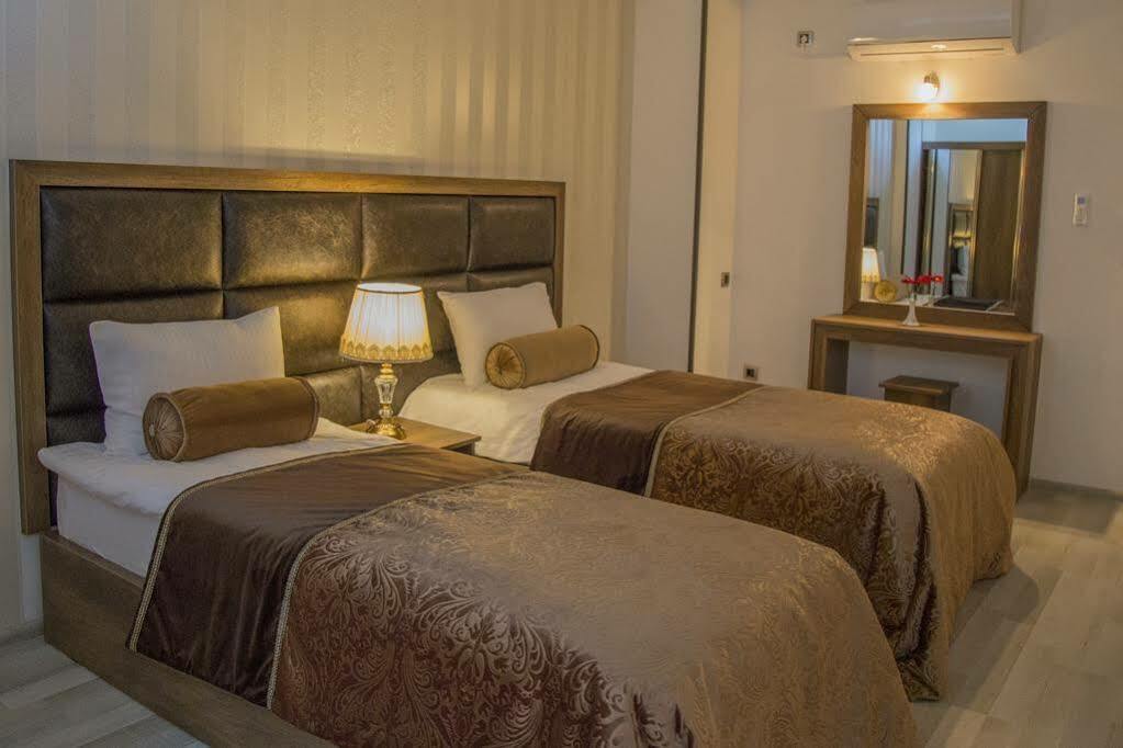 Green Queen Hotel Тбілісі Екстер'єр фото