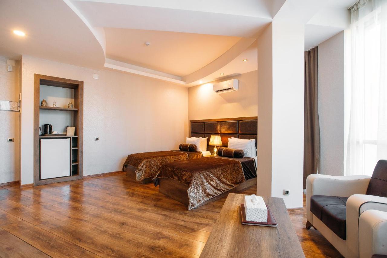 Green Queen Hotel Тбілісі Екстер'єр фото