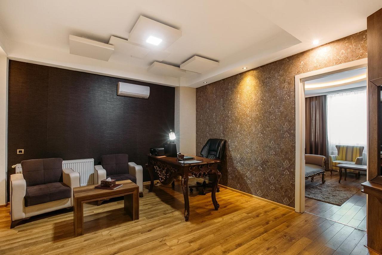 Green Queen Hotel Тбілісі Екстер'єр фото
