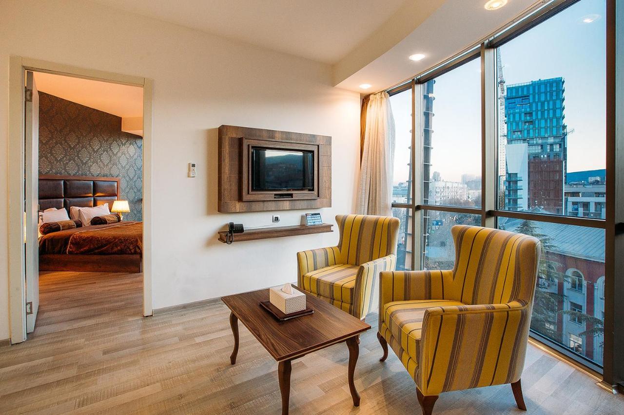 Green Queen Hotel Тбілісі Екстер'єр фото